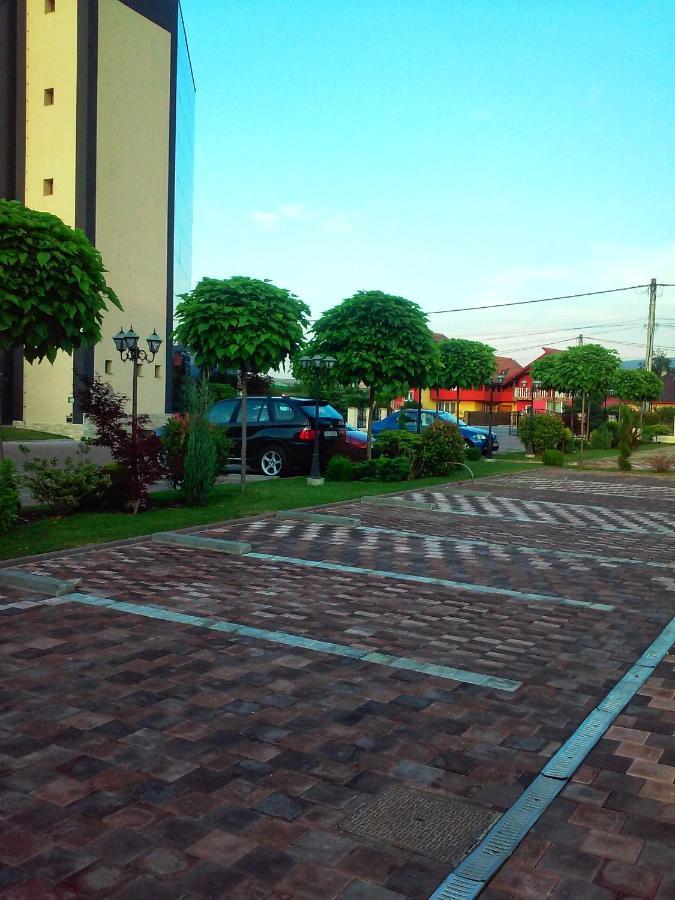 Hotel Crystal Palace Ramnicu Valcea Exterior foto